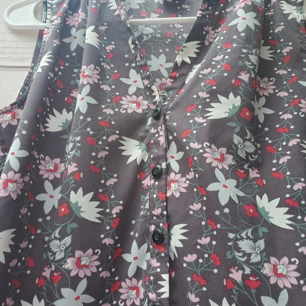 Cabi 5210 Women Sleeveless Floral Button Front Blouse Gray Red Small - Picture 4 of 8